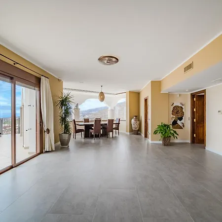 Luxuryvilla Heatedpool Costaadeje Panoramicseaview וילה אדחה